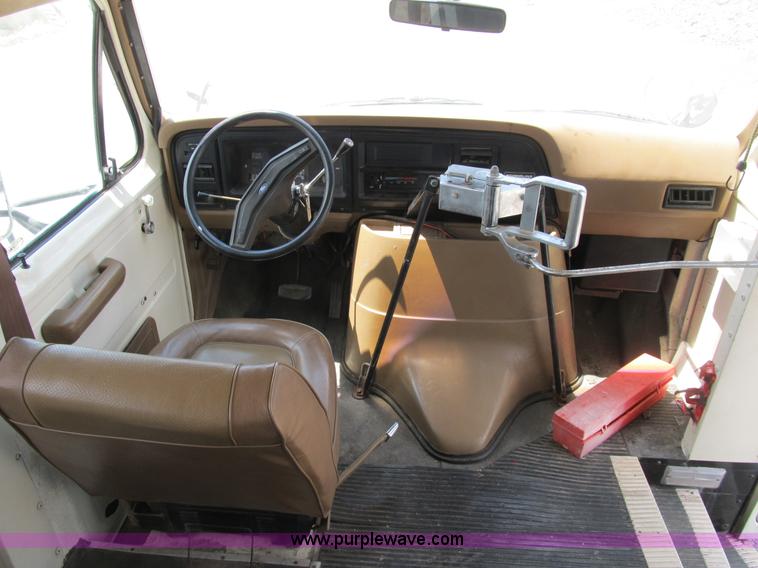 image for item B2739 1989 Ford 350 Econoline school bus