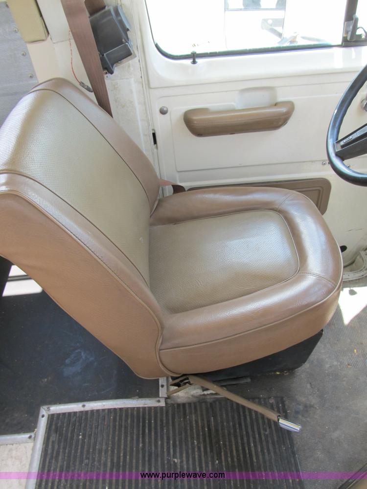 image for item B2739 1989 Ford 350 Econoline school bus