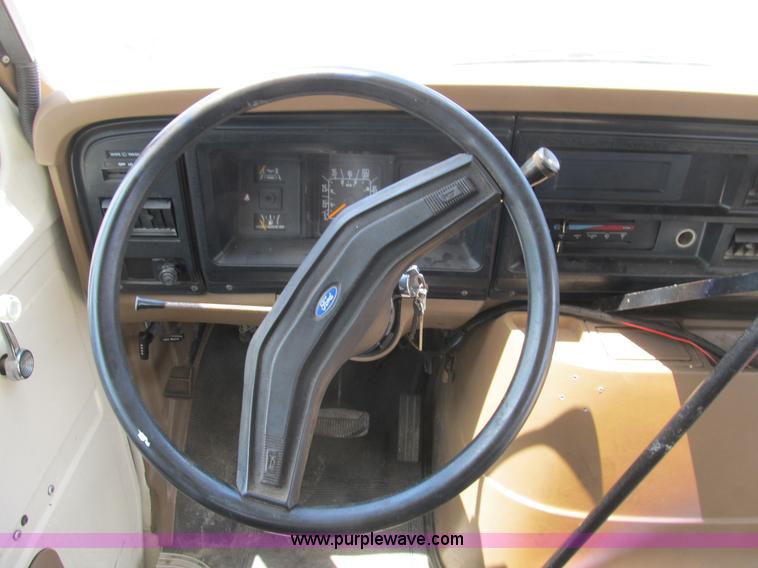 image for item B2739 1989 Ford 350 Econoline school bus