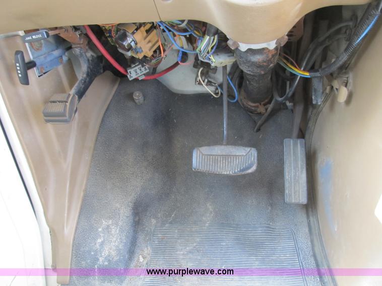 image for item B2739 1989 Ford 350 Econoline school bus