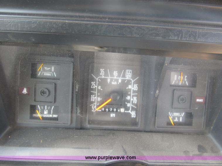 image for item B2739 1989 Ford 350 Econoline school bus