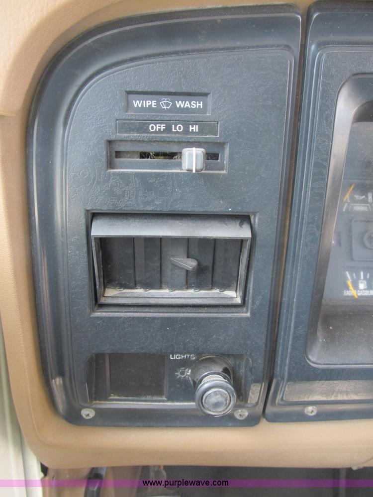 image for item B2739 1989 Ford 350 Econoline school bus