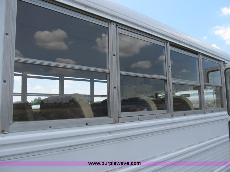 image for item B2739 1989 Ford 350 Econoline school bus