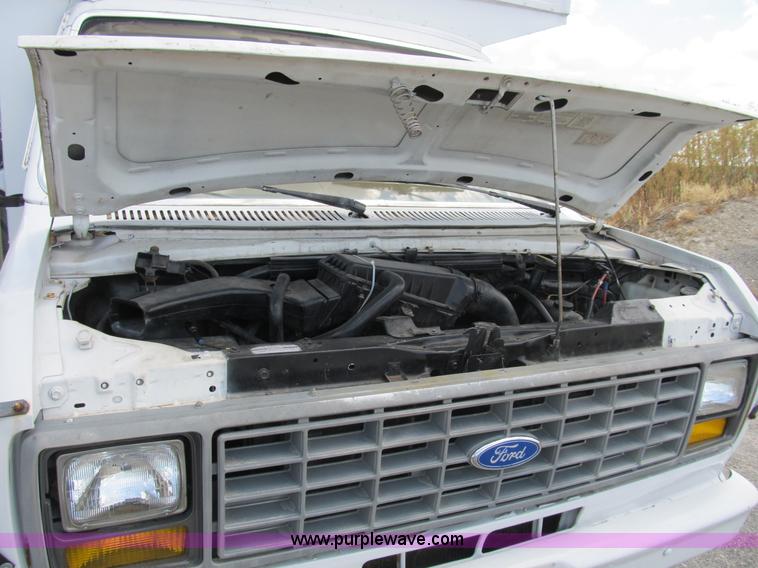 image for item B2739 1989 Ford 350 Econoline school bus