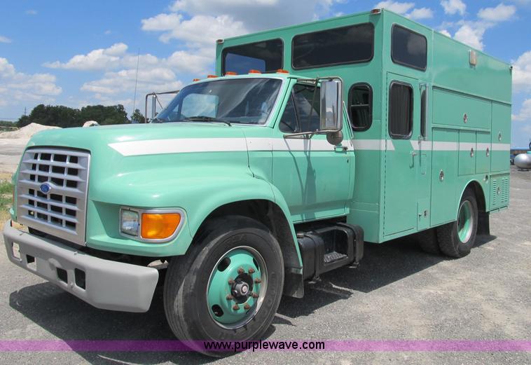 image for item B2740 1995 Ford F800 extended cab utility transport truck