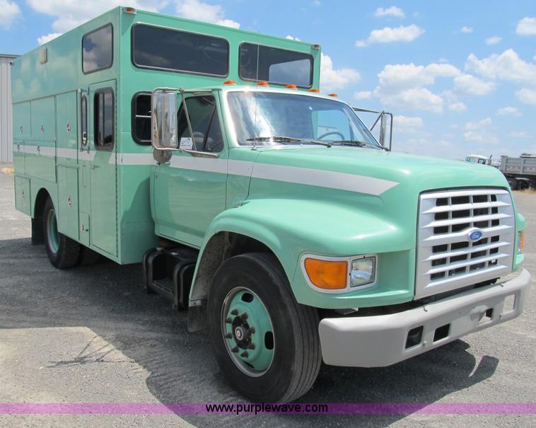 image for item B2740 1995 Ford F800 extended cab utility transport truck