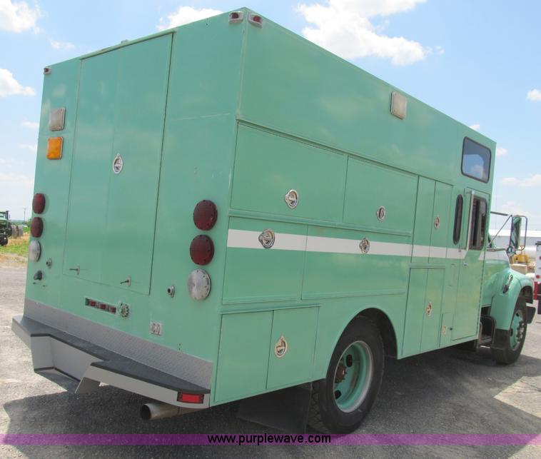 image for item B2740 1995 Ford F800 extended cab utility transport truck