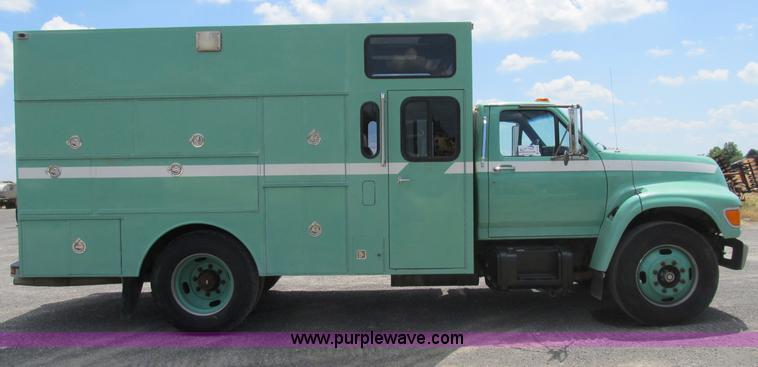image for item B2740 1995 Ford F800 extended cab utility transport truck