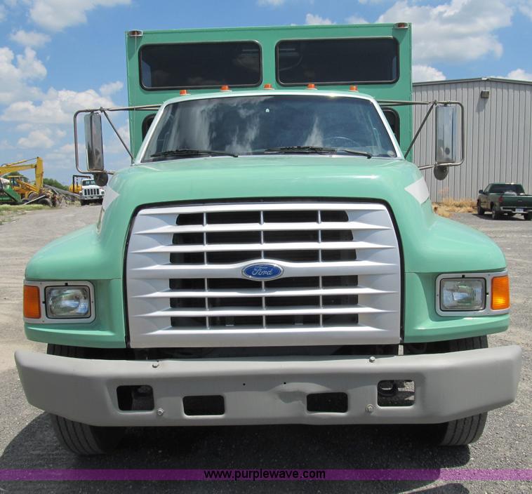 image for item B2740 1995 Ford F800 extended cab utility transport truck