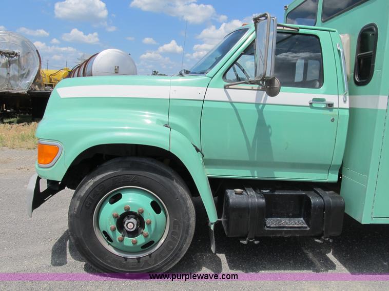 image for item B2740 1995 Ford F800 extended cab utility transport truck