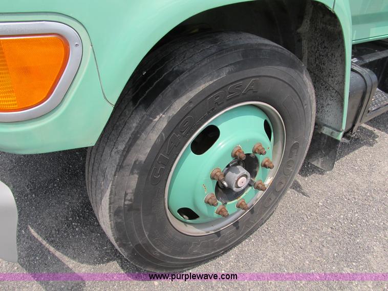 image for item B2740 1995 Ford F800 extended cab utility transport truck