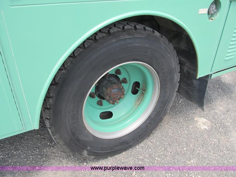 image for item B2740 1995 Ford F800 extended cab utility transport truck