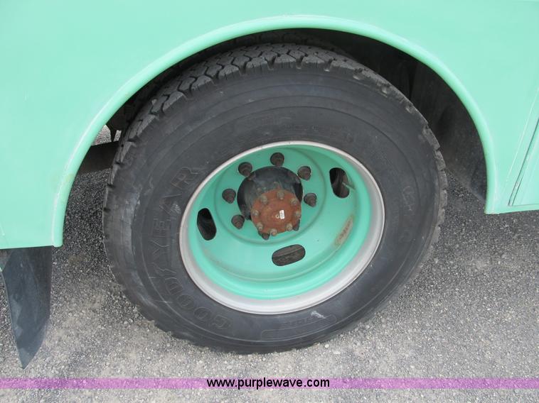 image for item B2740 1995 Ford F800 extended cab utility transport truck