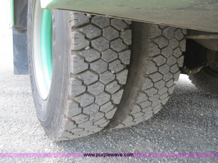 image for item B2740 1995 Ford F800 extended cab utility transport truck