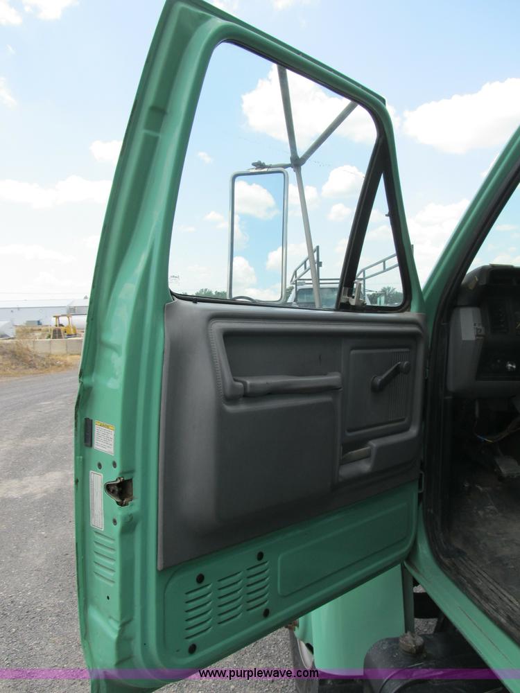 image for item B2740 1995 Ford F800 extended cab utility transport truck