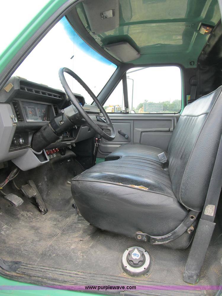 image for item B2740 1995 Ford F800 extended cab utility transport truck