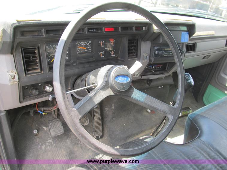 image for item B2740 1995 Ford F800 extended cab utility transport truck