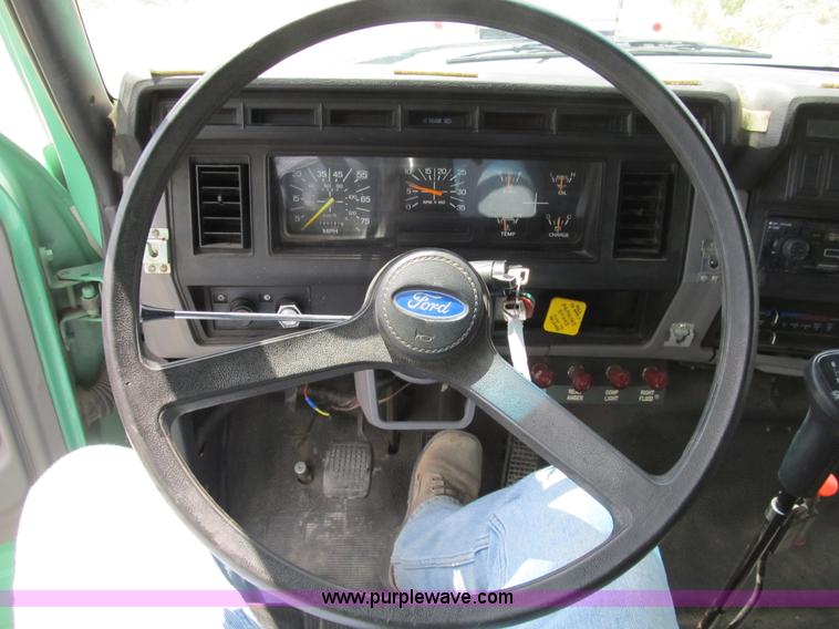 image for item B2740 1995 Ford F800 extended cab utility transport truck