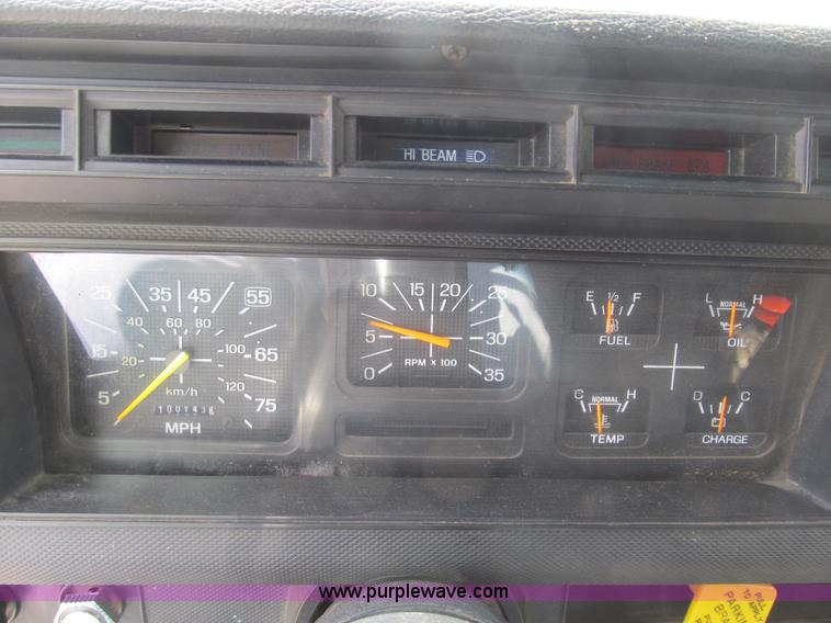 image for item B2740 1995 Ford F800 extended cab utility transport truck