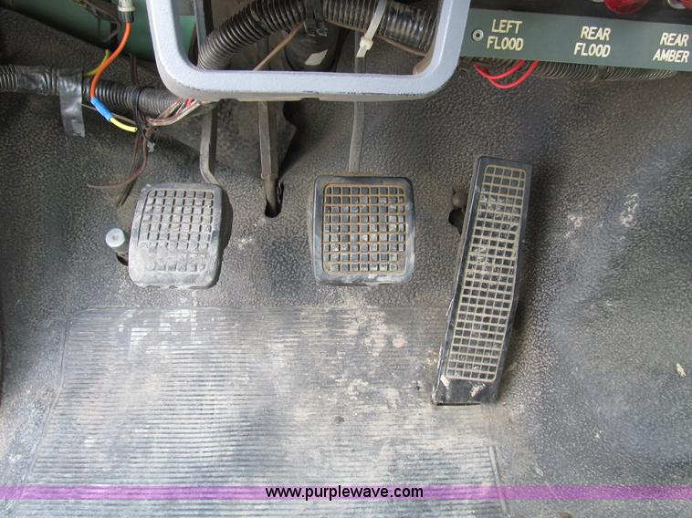 image for item B2740 1995 Ford F800 extended cab utility transport truck