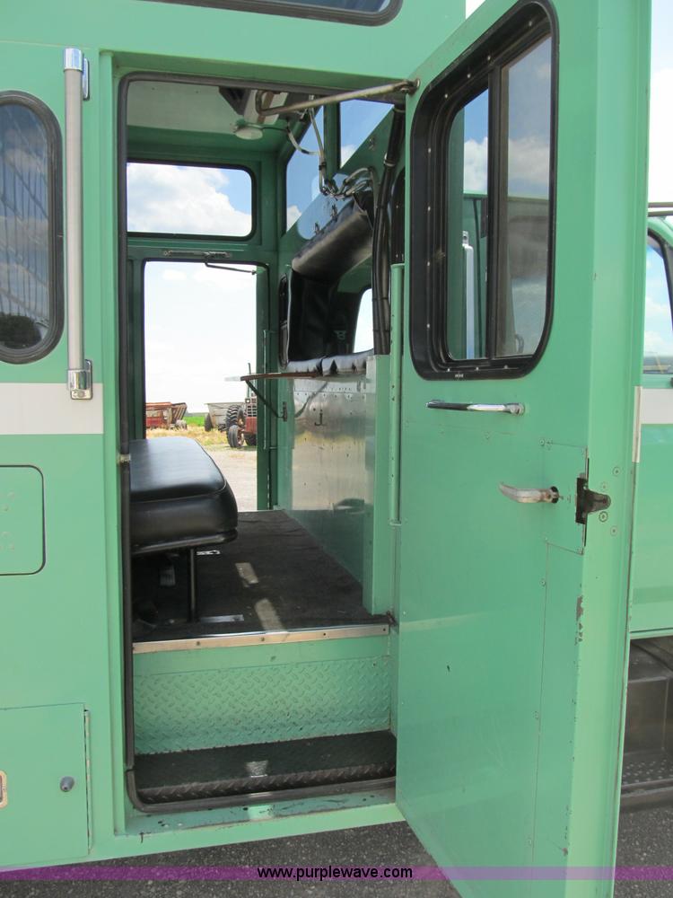 image for item B2740 1995 Ford F800 extended cab utility transport truck