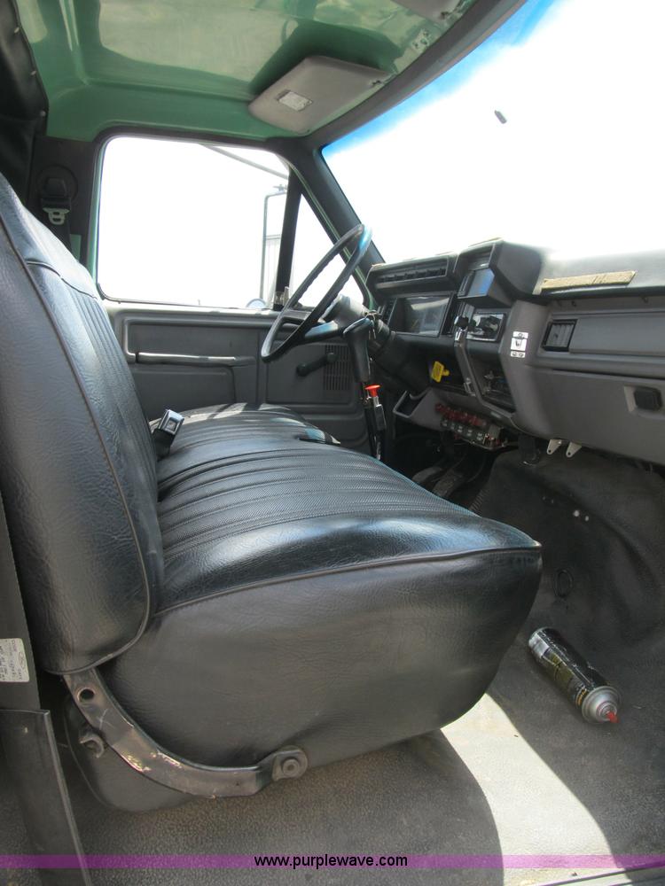 image for item B2740 1995 Ford F800 extended cab utility transport truck