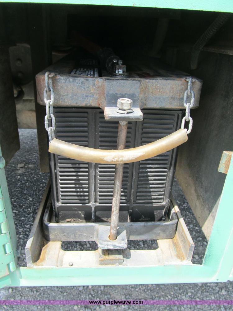 image for item B2740 1995 Ford F800 extended cab utility transport truck