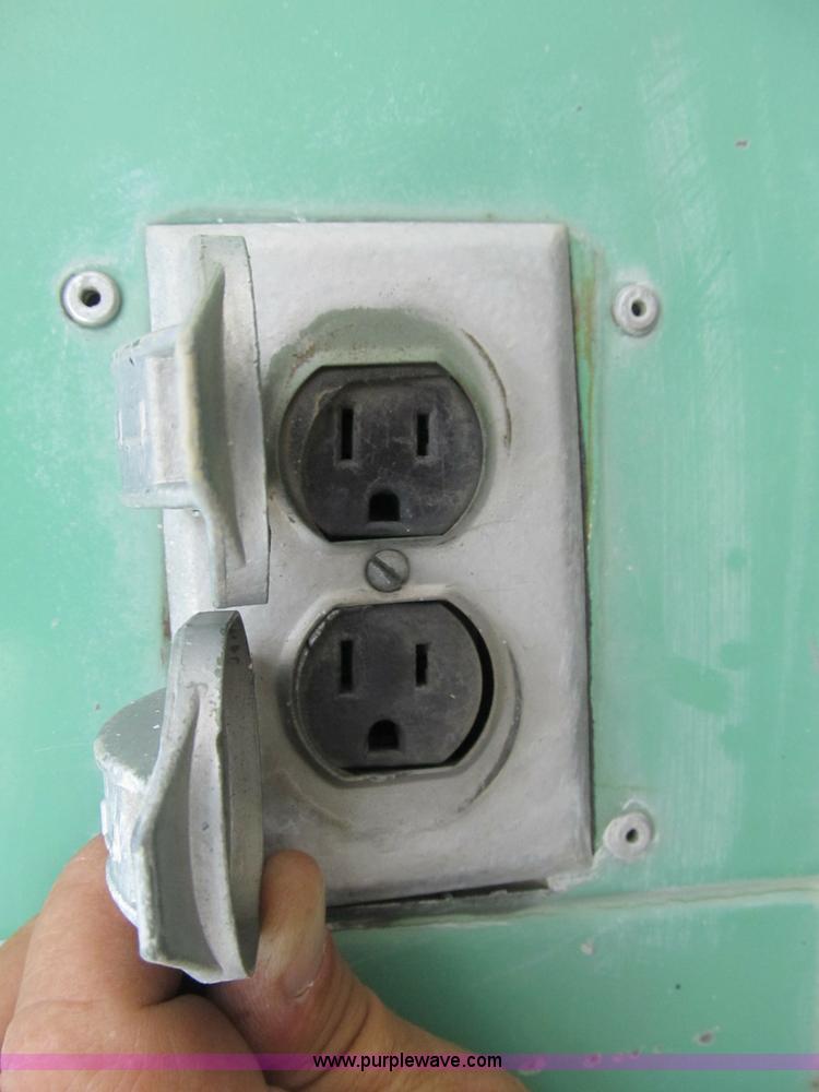 image for item B2740 1995 Ford F800 extended cab utility transport truck