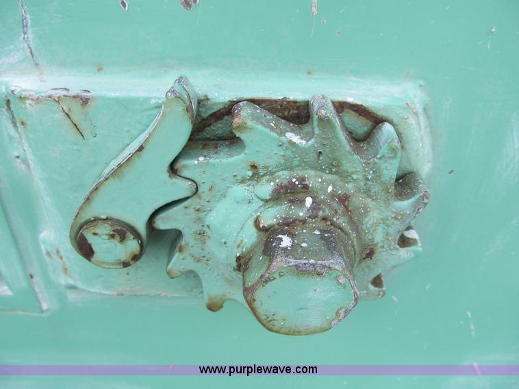 image for item B2740 1995 Ford F800 extended cab utility transport truck