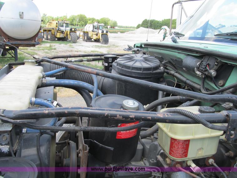 image for item B2740 1995 Ford F800 extended cab utility transport truck