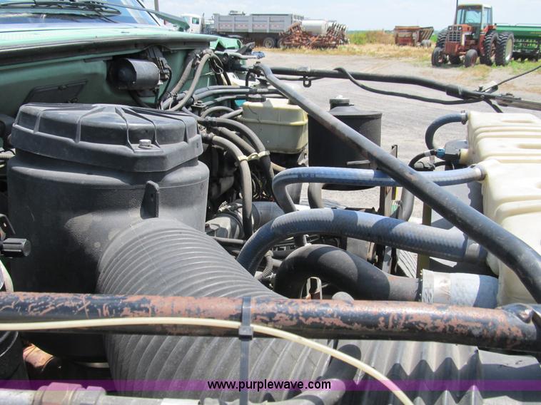 image for item B2740 1995 Ford F800 extended cab utility transport truck