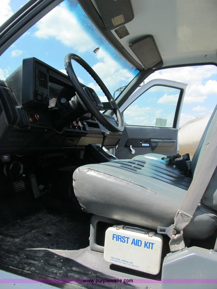 image for item B2741 1994 Chevrolet Kodiak utility truck