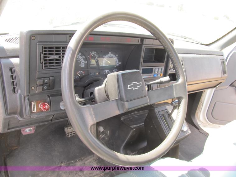 image for item B2741 1994 Chevrolet Kodiak utility truck