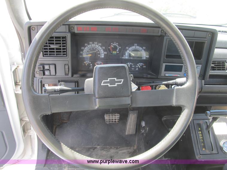 image for item B2741 1994 Chevrolet Kodiak utility truck