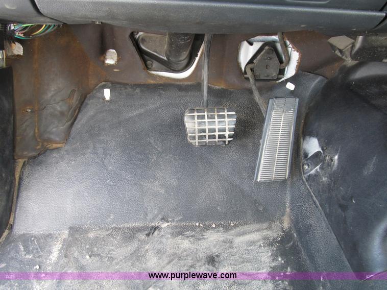 image for item B2741 1994 Chevrolet Kodiak utility truck