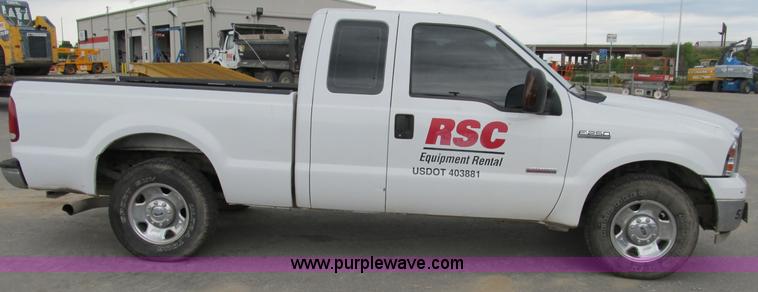 image for item B2742 2005 Ford F250 XLT Super Duty extended cab pickup truck