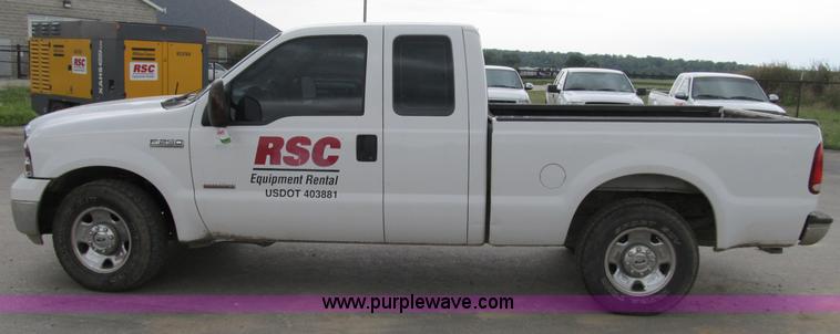 image for item B2742 2005 Ford F250 XLT Super Duty extended cab pickup truck
