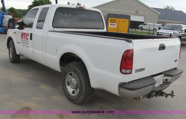 image for item B2742 2005 Ford F250 XLT Super Duty extended cab pickup truck