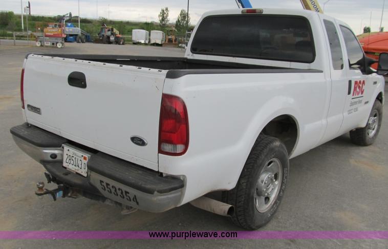 image for item B2742 2005 Ford F250 XLT Super Duty extended cab pickup truck