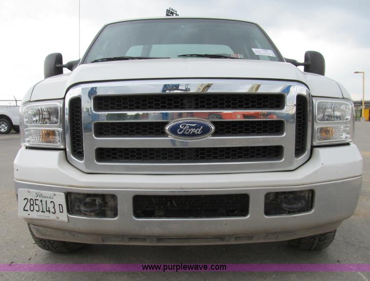 image for item B2742 2005 Ford F250 XLT Super Duty extended cab pickup truck