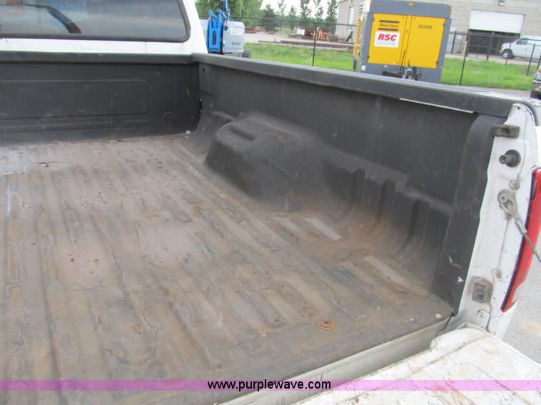 image for item B2742 2005 Ford F250 XLT Super Duty extended cab pickup truck