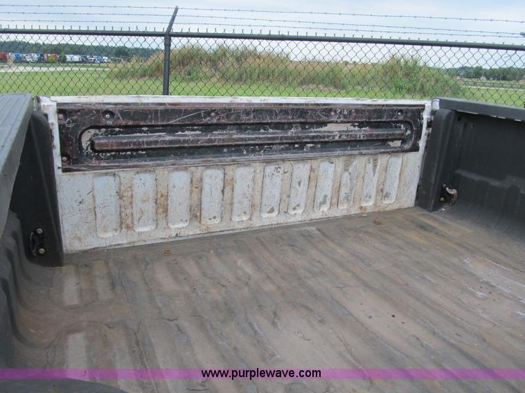 image for item B2742 2005 Ford F250 XLT Super Duty extended cab pickup truck