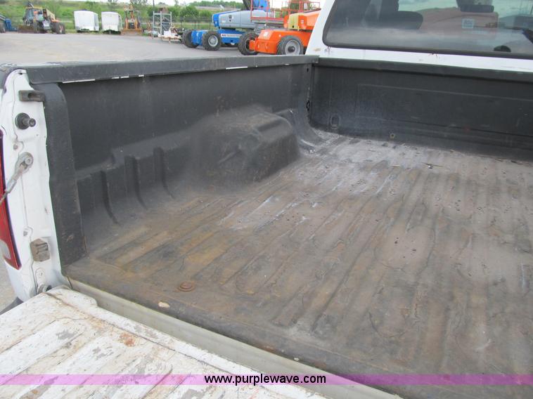 image for item B2742 2005 Ford F250 XLT Super Duty extended cab pickup truck