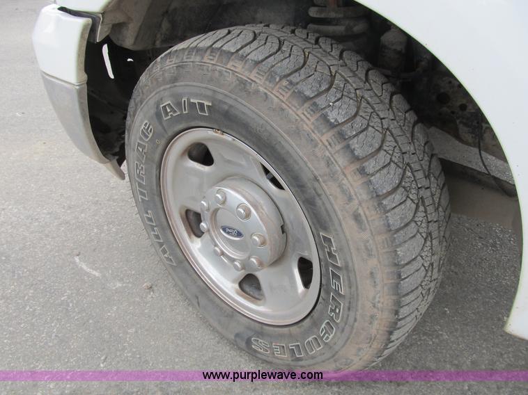 image for item B2742 2005 Ford F250 XLT Super Duty extended cab pickup truck