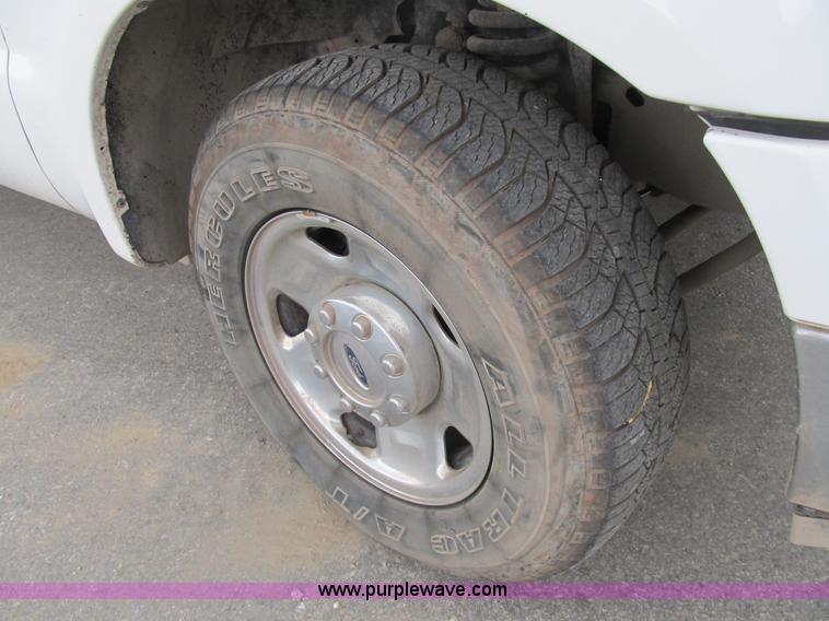 image for item B2742 2005 Ford F250 XLT Super Duty extended cab pickup truck