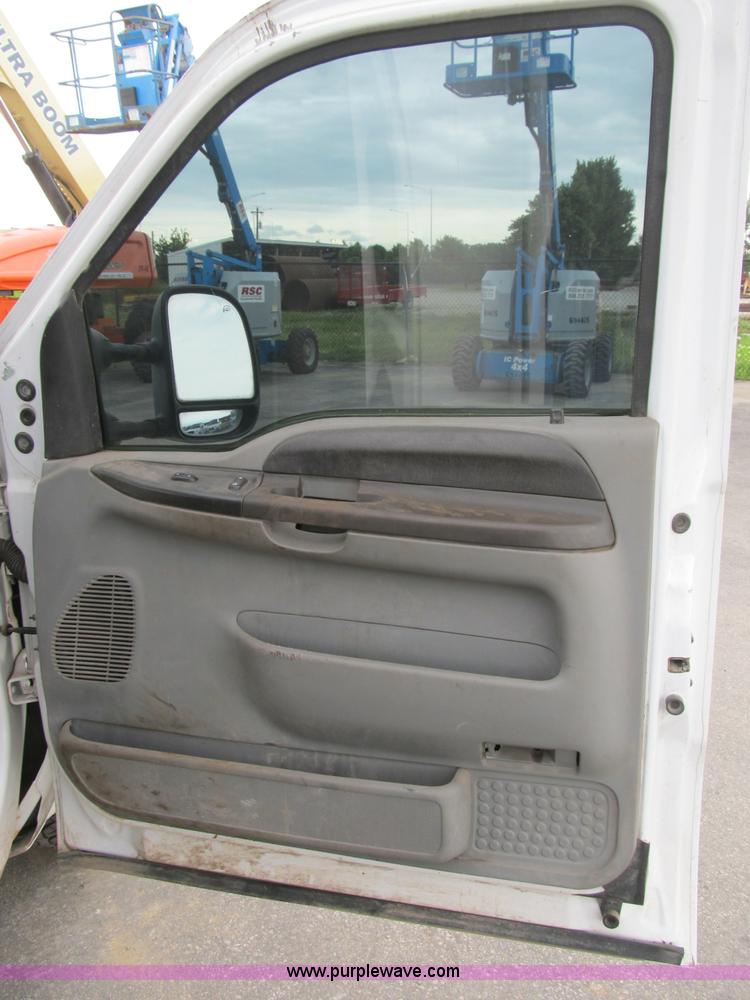 image for item B2742 2005 Ford F250 XLT Super Duty extended cab pickup truck