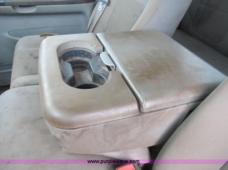 image for item B2742 2005 Ford F250 XLT Super Duty extended cab pickup truck