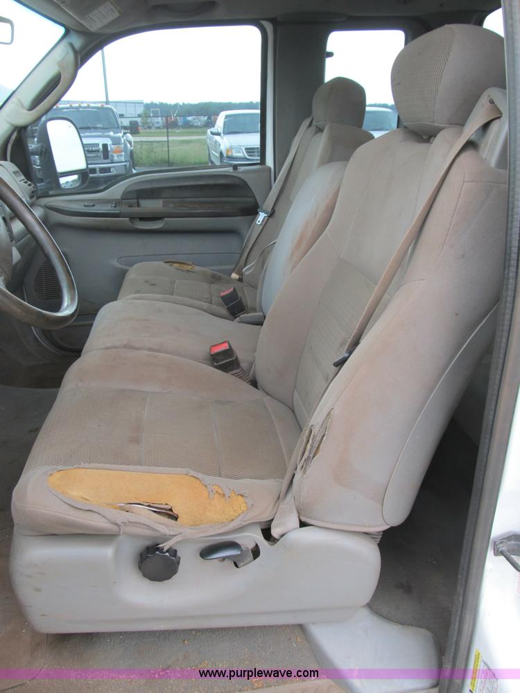 image for item B2742 2005 Ford F250 XLT Super Duty extended cab pickup truck