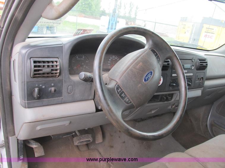 image for item B2742 2005 Ford F250 XLT Super Duty extended cab pickup truck