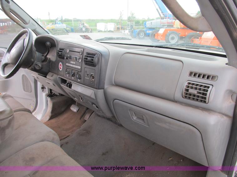 image for item B2742 2005 Ford F250 XLT Super Duty extended cab pickup truck